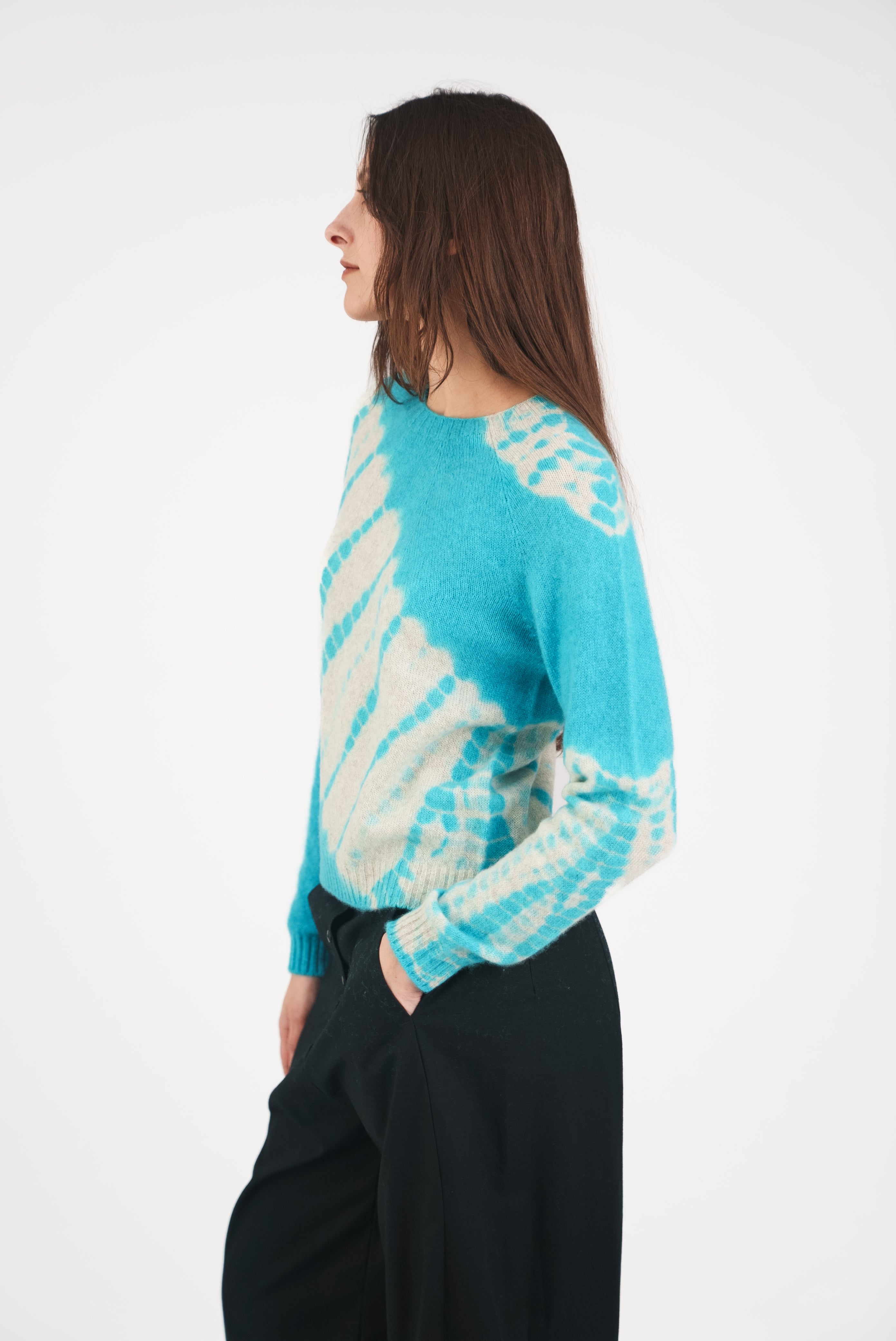 Cashmere Seamless Short Pullover in Turquoise