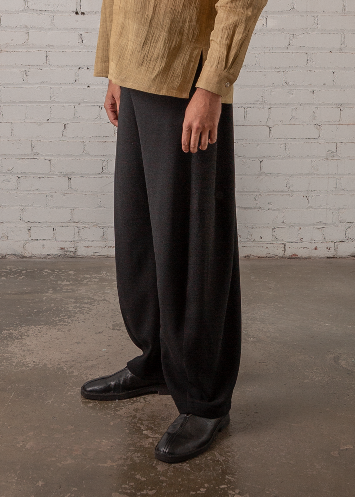 Curve Pant in Black Wool Crepe