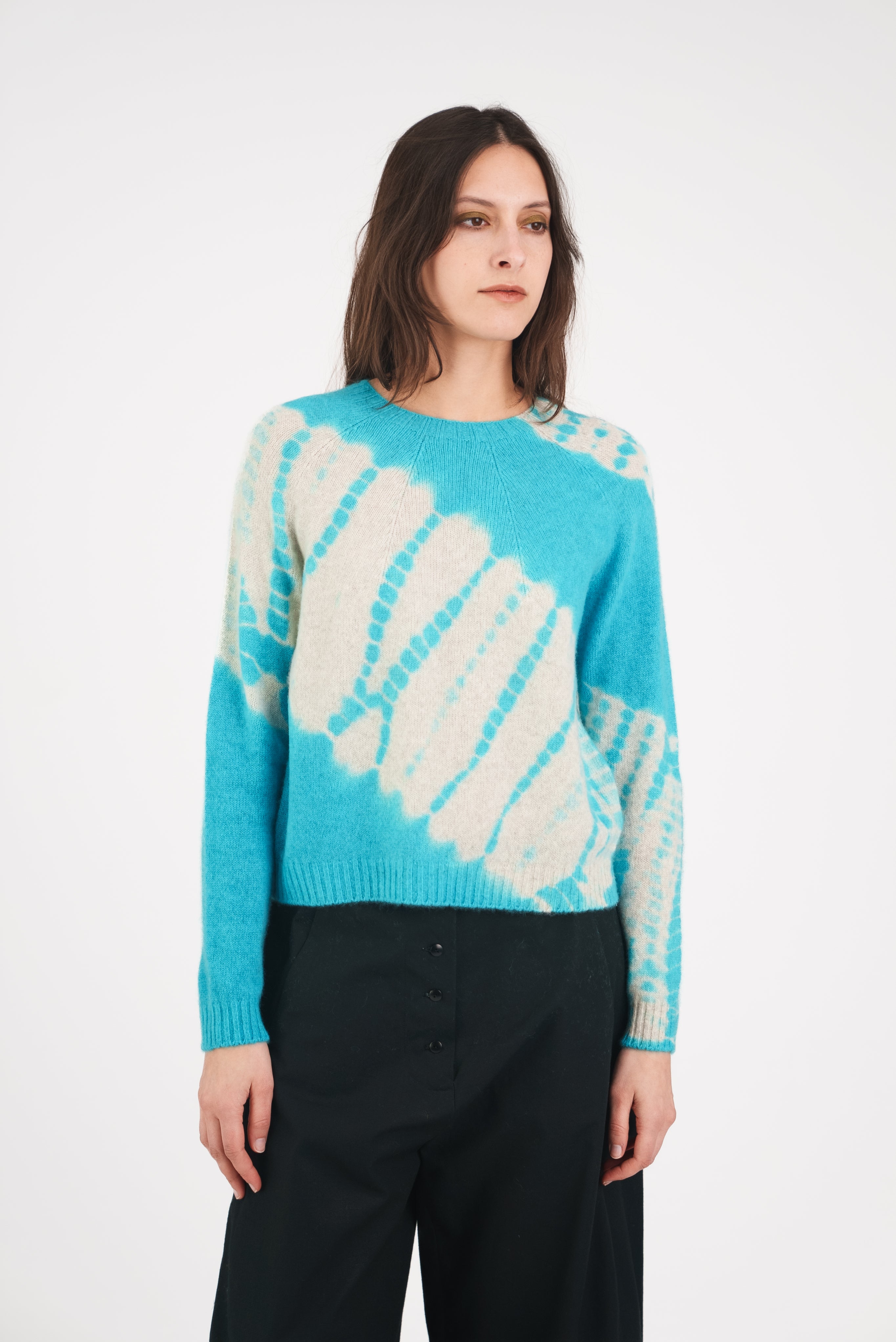 Cashmere Seamless Short Pullover in Turquoise