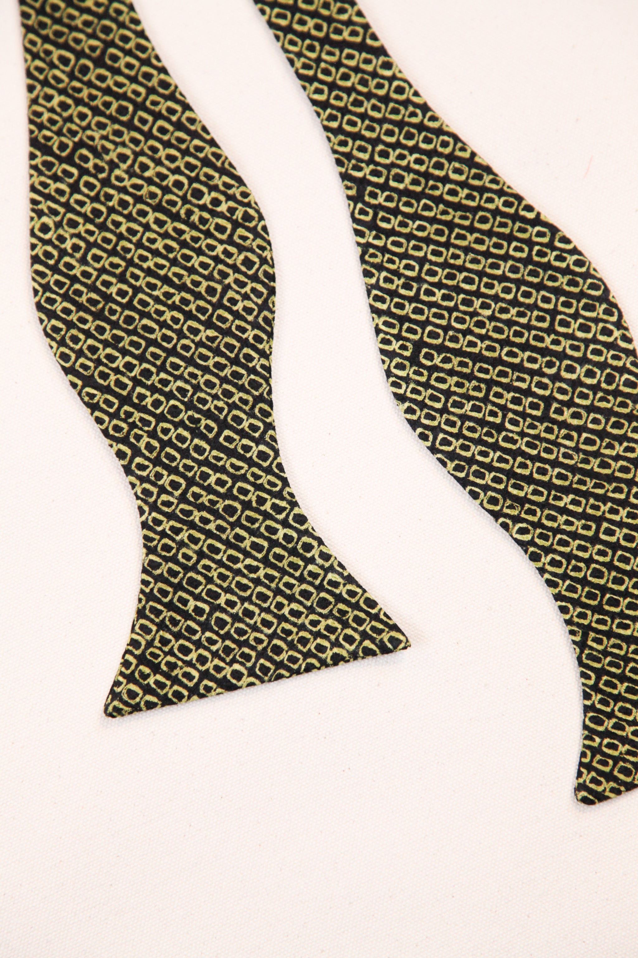 Bowtie in Vintage Japanese Silk - 35