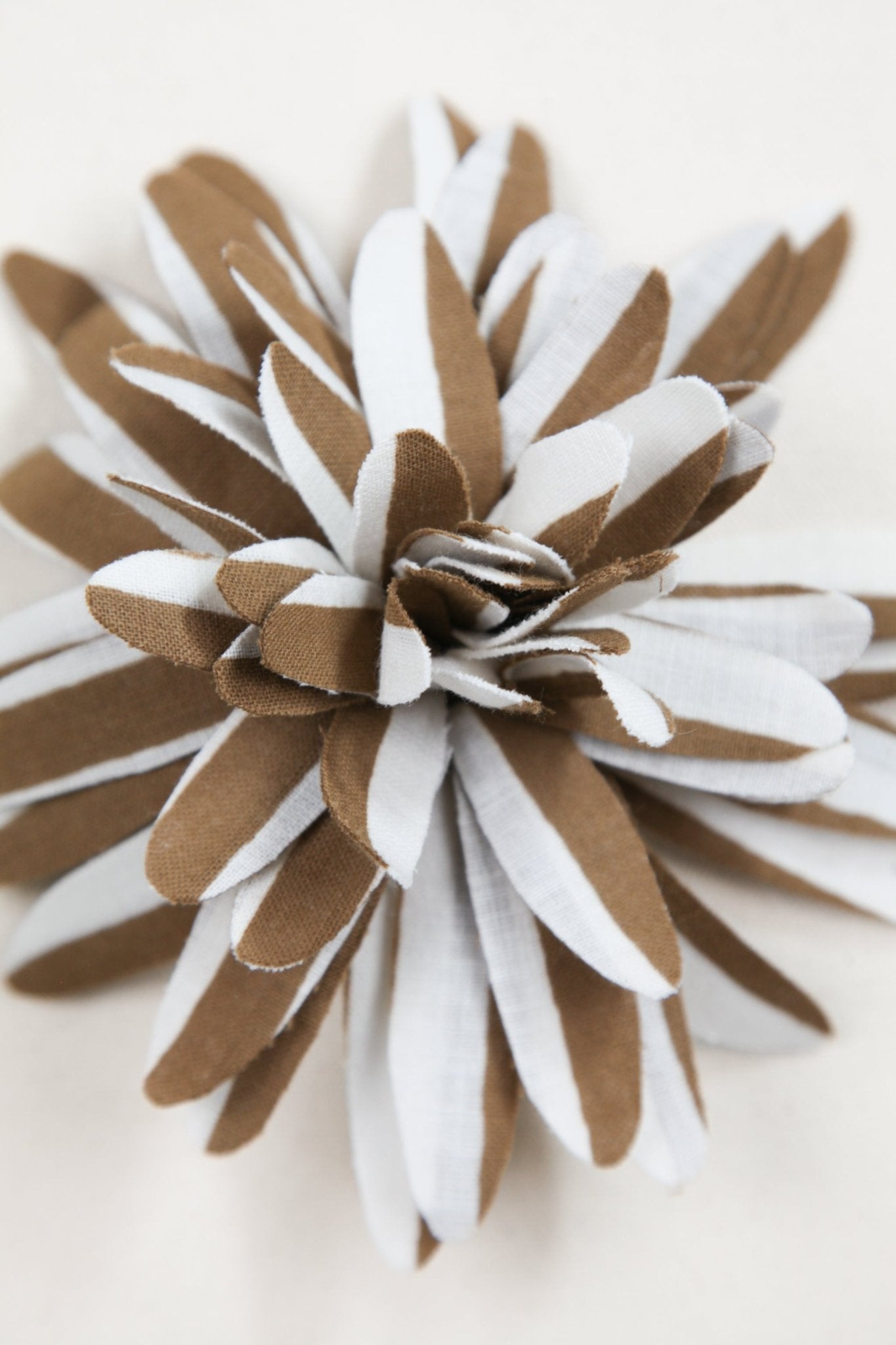 Chrysanthemum Flower Pin - 73