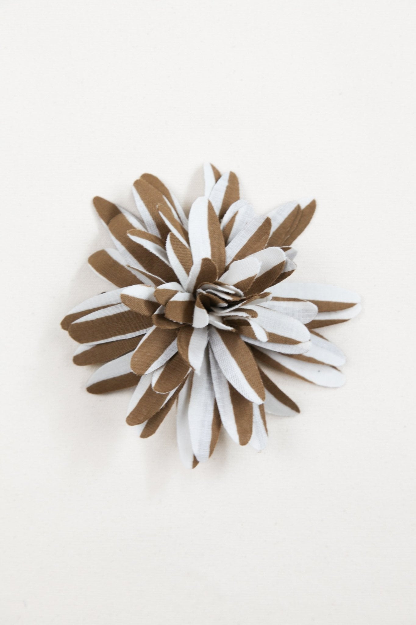 Chrysanthemum Flower Pin - 73