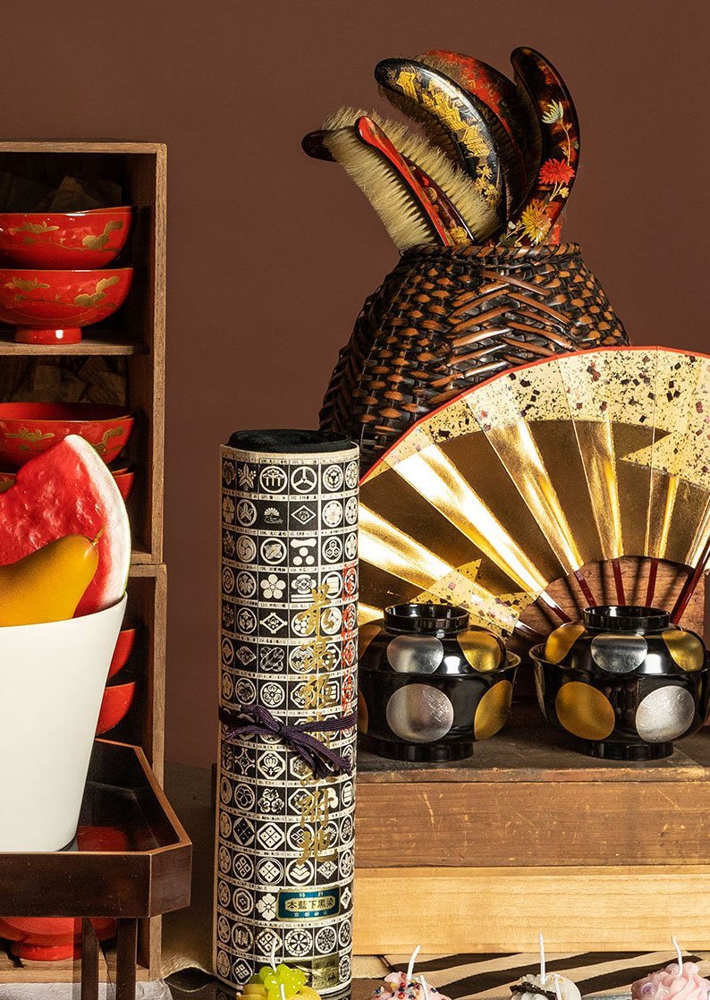 Covered Black Lacquer Soup Bowl with DotsLacquerware