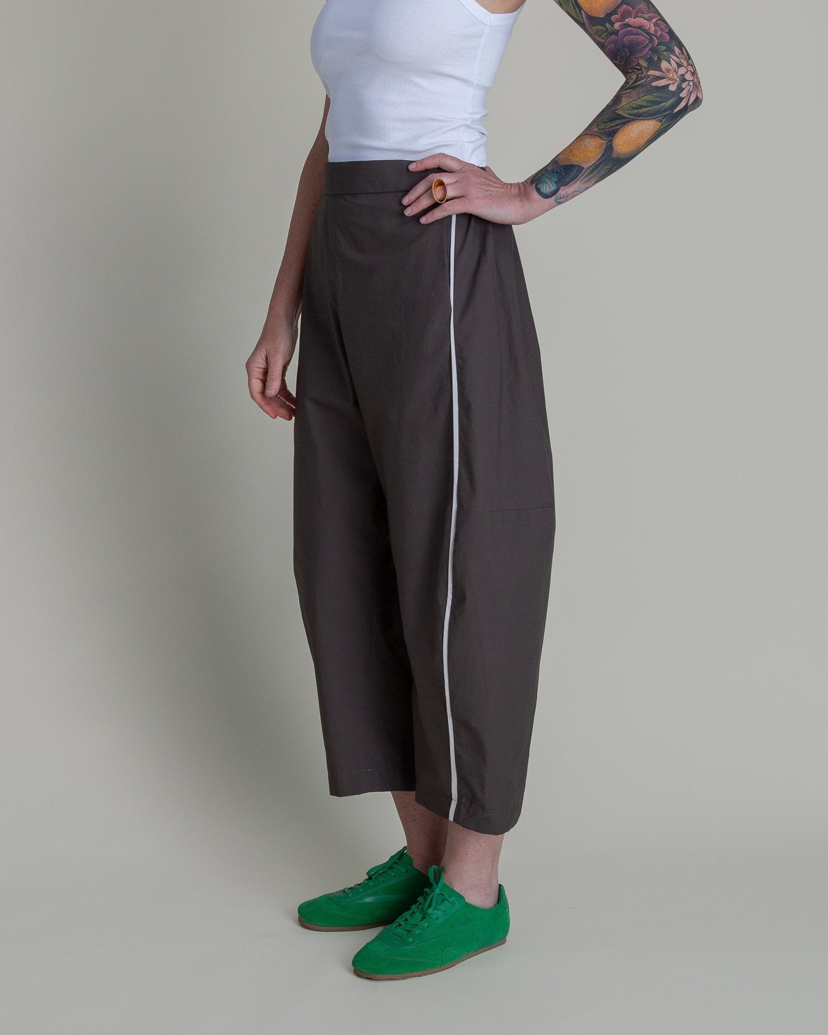 Cropped Curve Pant in Ash Grey Cotton Poplin with PipingCurve Pants
