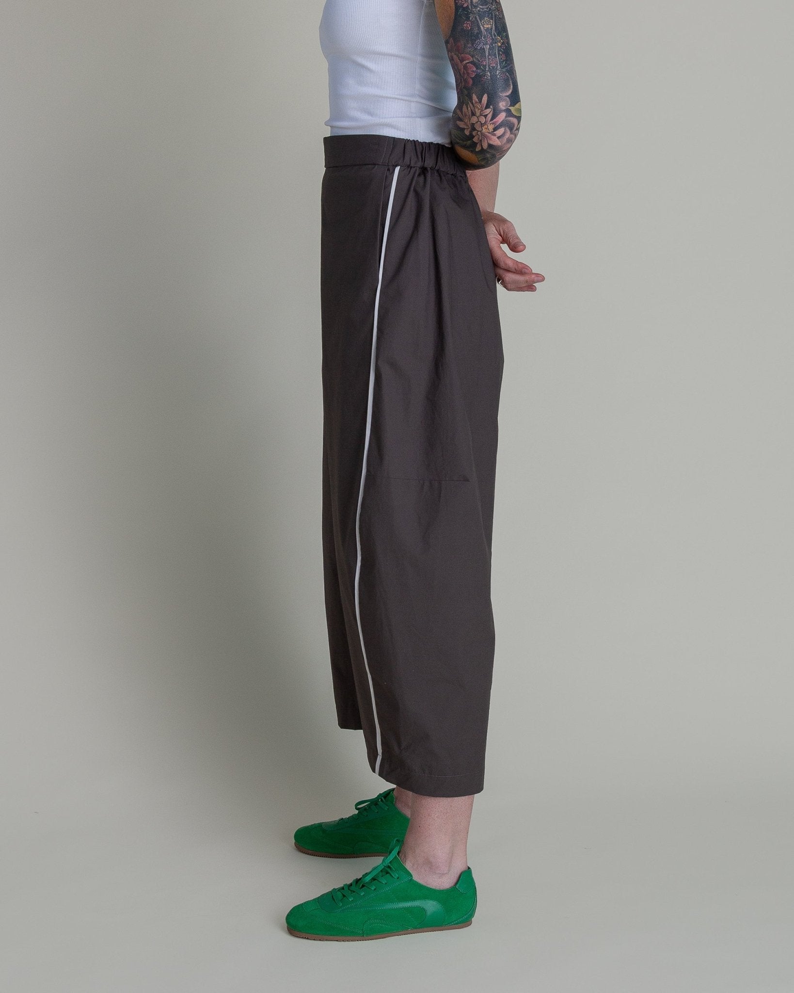 Cropped Curve Pant in Ash Grey Cotton Poplin with PipingCurve Pants