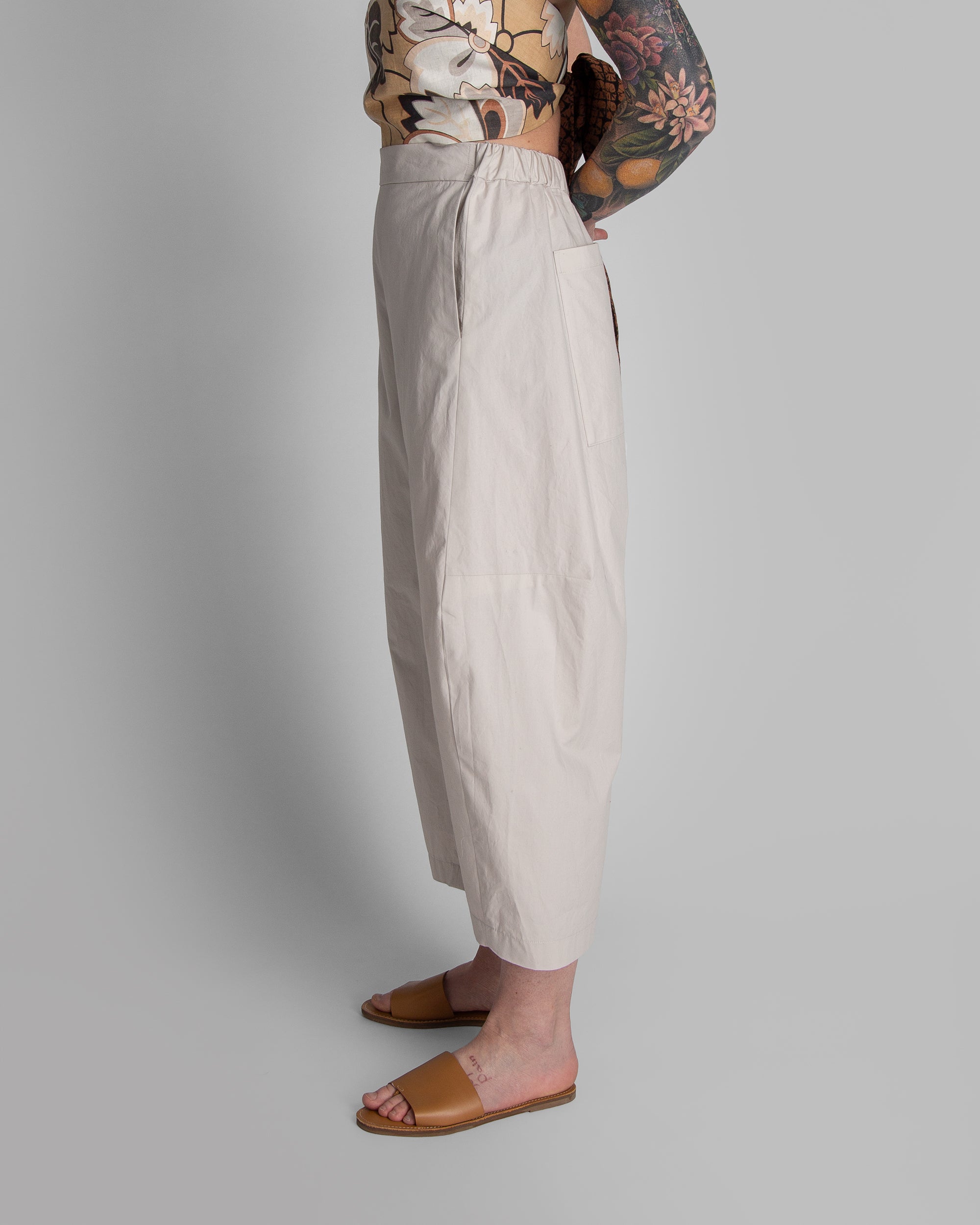 Cropped Curve Pant in Dove Cotton Poplin