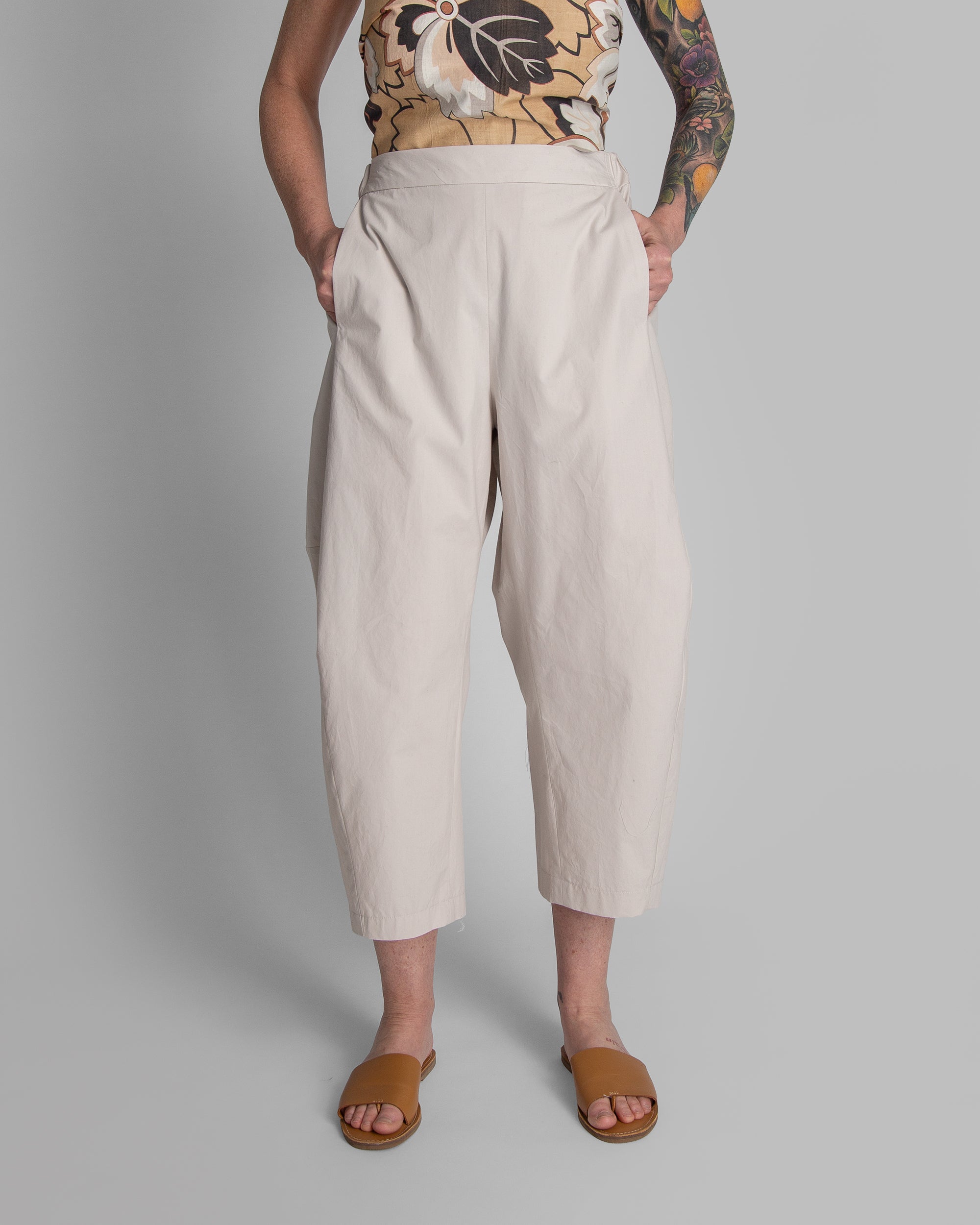 Cropped Curve Pant in Dove Cotton Poplin