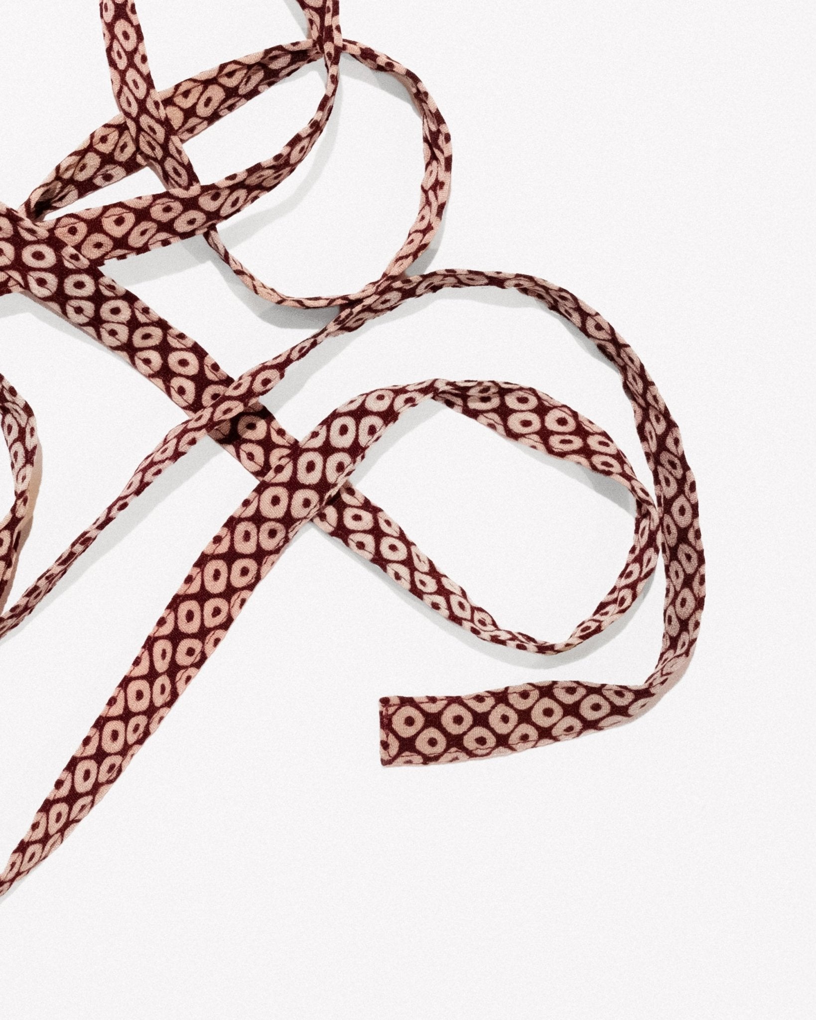 Skinny Ribbon Tie in Vintage Japanese Burgundy Silk Print w. Rings No.110Skinny Ribbons