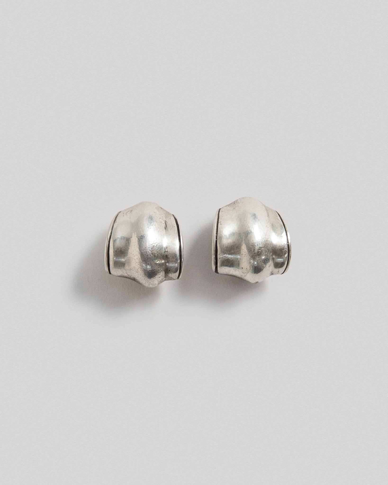 Steve Vaubel Silver Round Curved EarringsStud Earrings