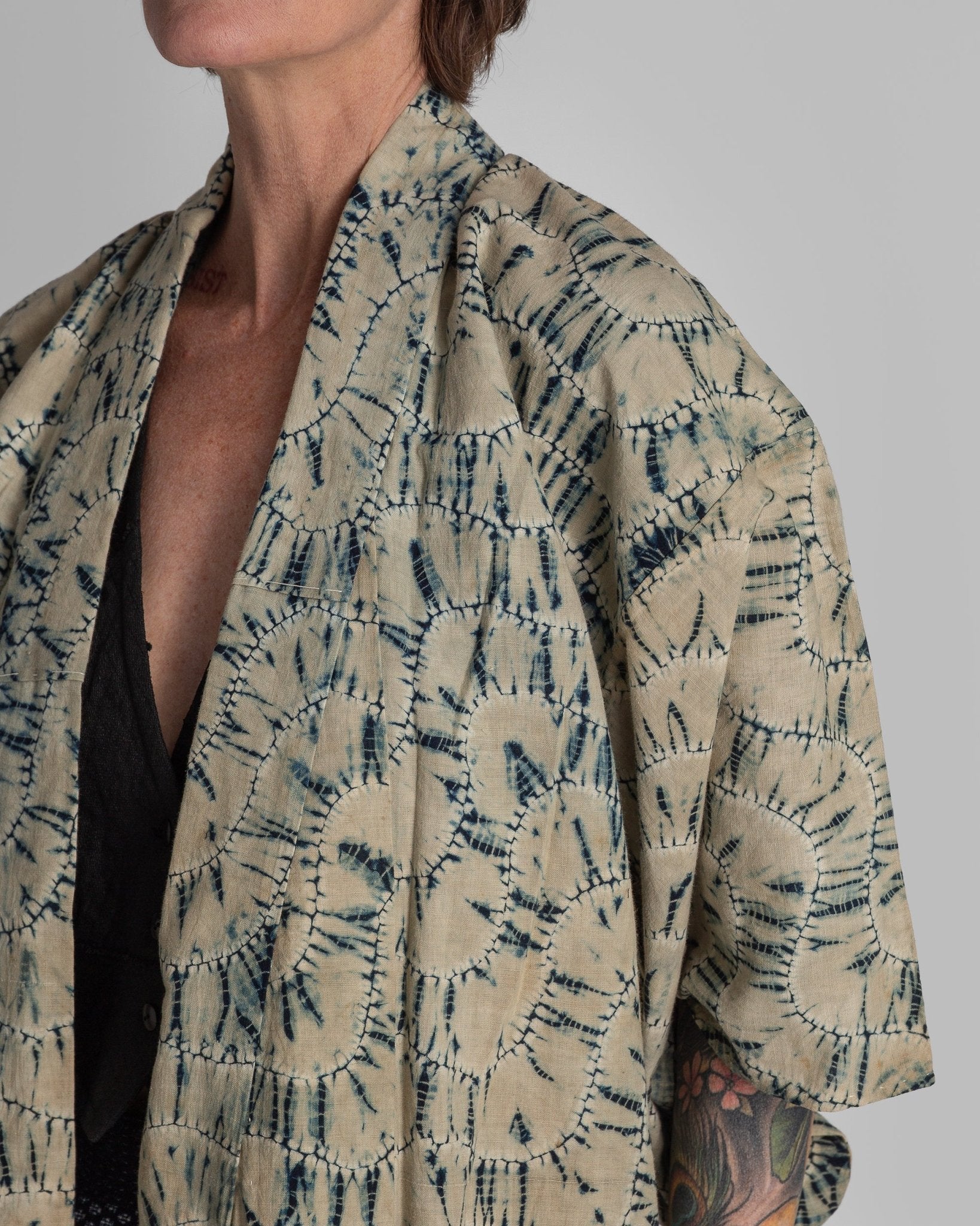 Yukata Kimono in Indigo and Beige Tie - Dyed CottonKimonos