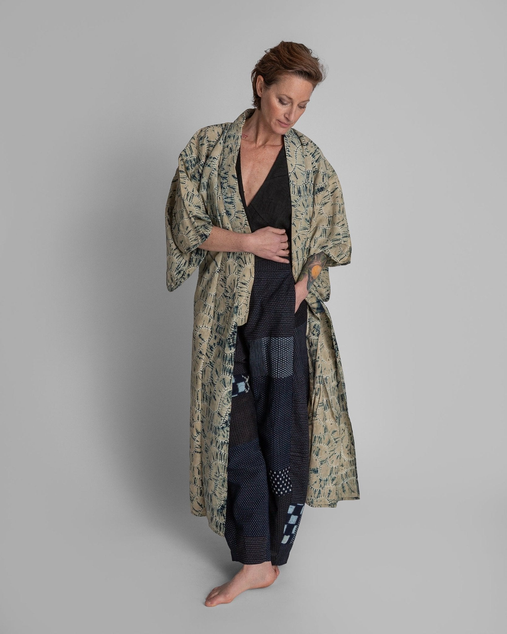 Yukata Kimono in Indigo and Beige Tie - Dyed CottonKimonos